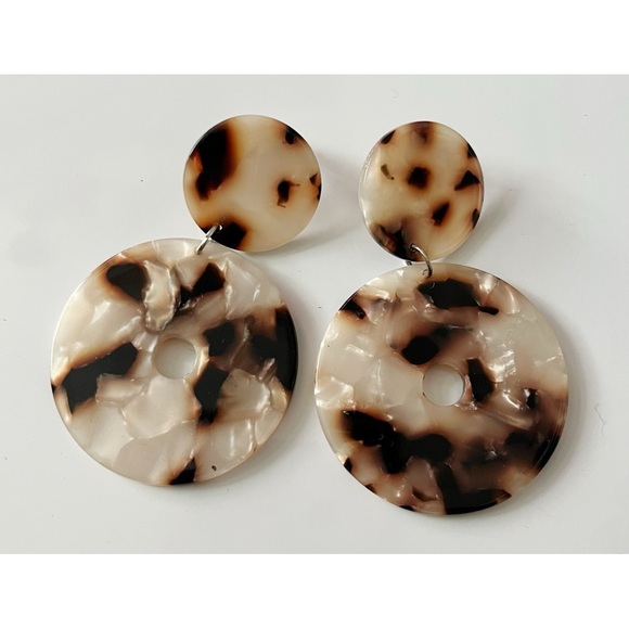 Unbranded Jewelry - Tortoise Shell Statement Earrings • Unbranded